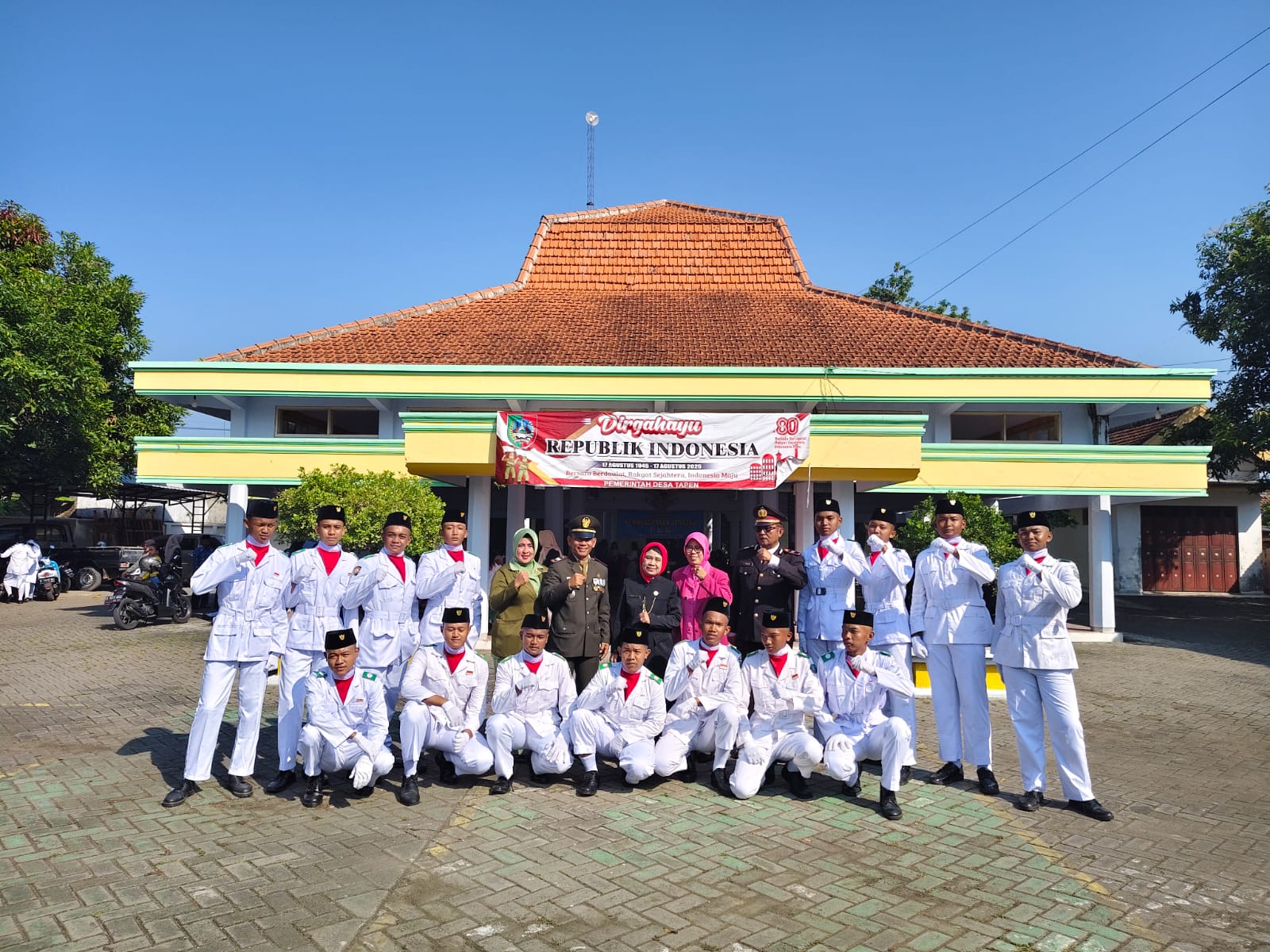 Siswa SMK Negeri Kudu Sukses Kibarkan Bendera Merah Putih di Upacara HUT RI Kecamatan Kudu