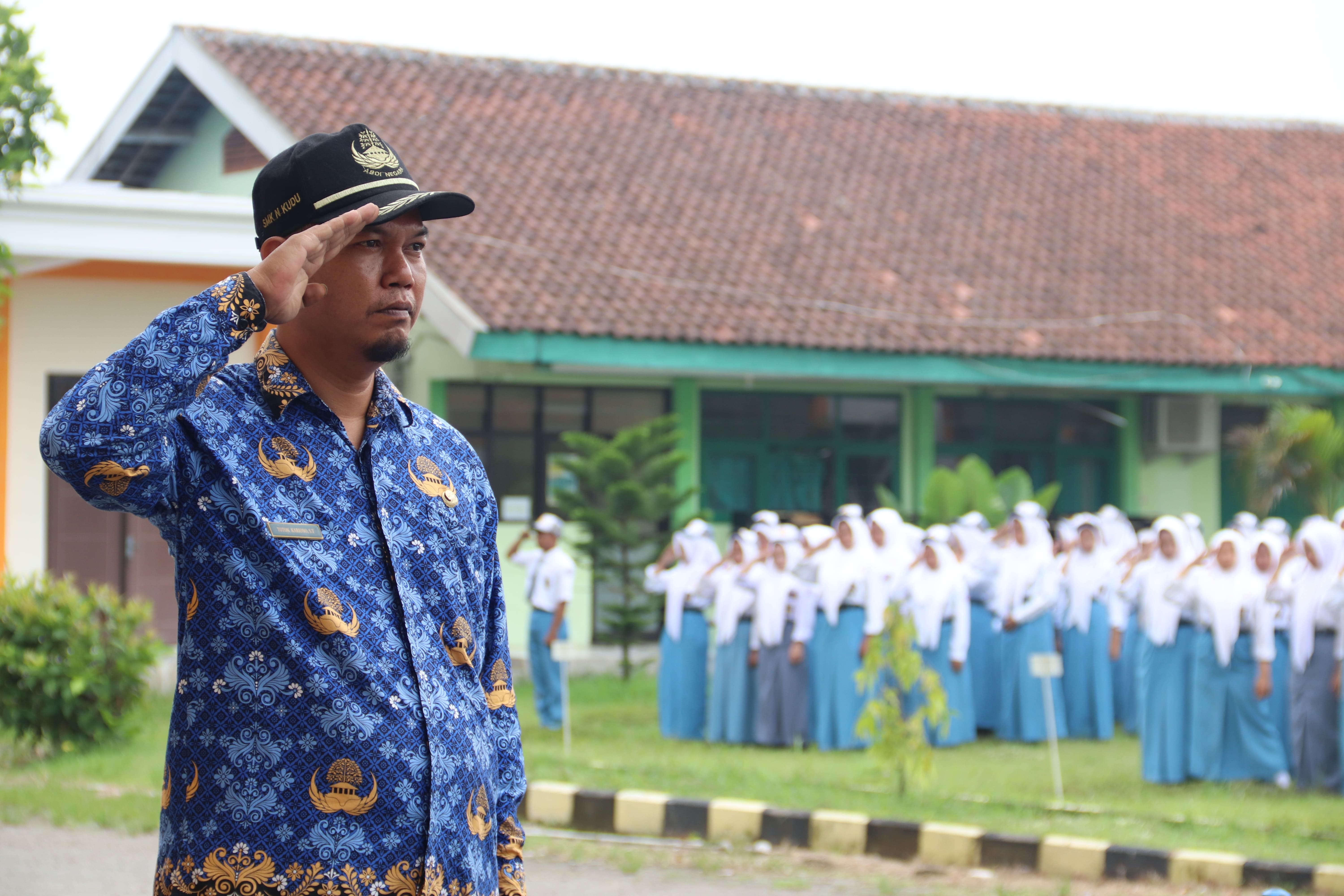 Upacara Hari Pahlawan di SMK Negeri Kudu: Disiplin sebagai Warisan Nilai Luhur