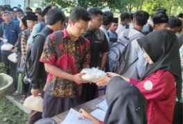 SMK Negeri Kudu Menebar Kepedulian Lewat Zakat Fitrah