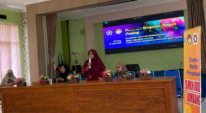 Pertemuan Rutin DWP SMK Negeri Kudu Bertepatan dengan Hari Kartini, Angkat Tema Pelatihan Crafting