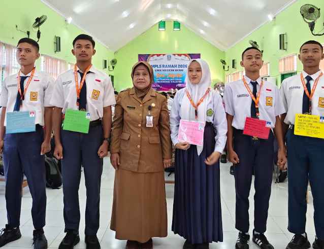 Keren! SMK Negeri Kudu Laksanakan MPLS Ramah ASRI Sekaligus Beri Seragam Gratis untuk Siswa Baru