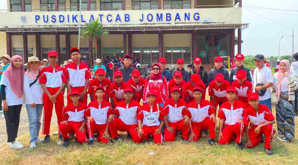 Siswa SMK Negeri Kudu Gelorakan Semangat Merah Putih di Gerak Jalan ROJO Jombang 2026